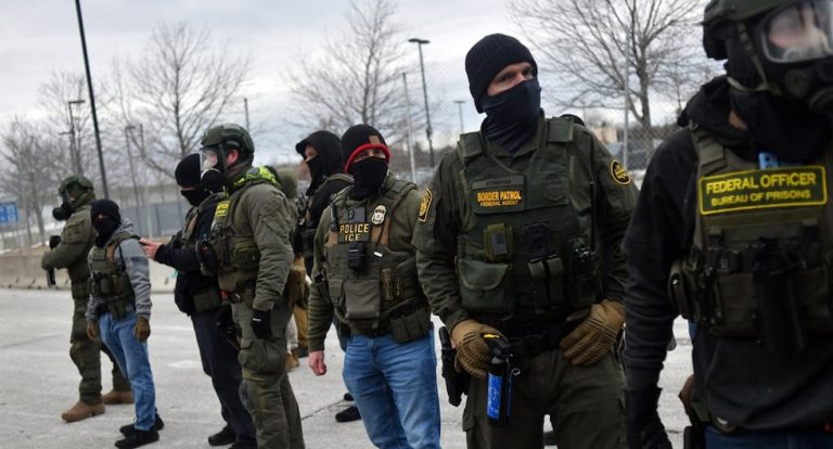 El Gobierno de Trump dice que hará que sus agentes de inmigración lleven cámaras corporales