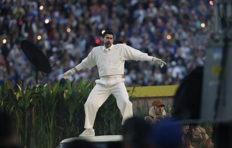 Las reproducciones en Spotify de Bad Bunny en EE.UU. aumentaron un 470 % tras el Super Bowl