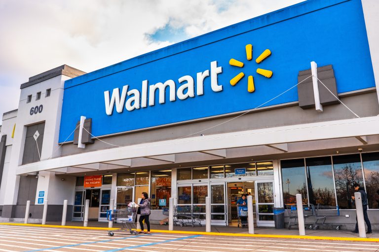 Walmart se convierte en el primer minorista en superar el billón de dólares de capitalización