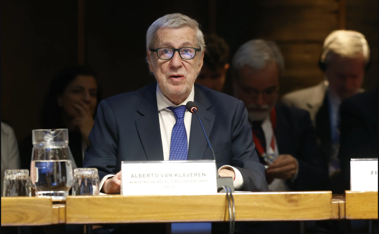 El canciller chileno confirma que las sanciones de EE.UU. son por el proyecto de un cable Chile-China