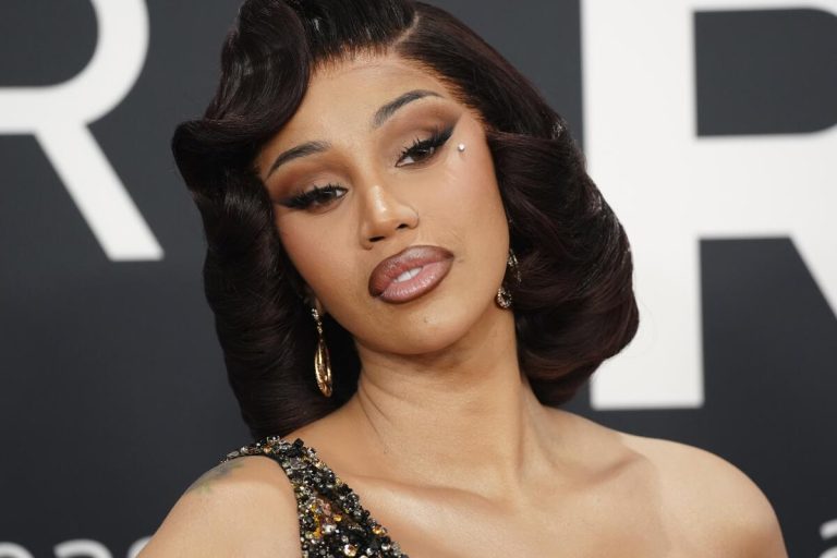 Cardi B, la invitada favorita de los aficionados para acompañar a Bad Bunny en el Super Bowl