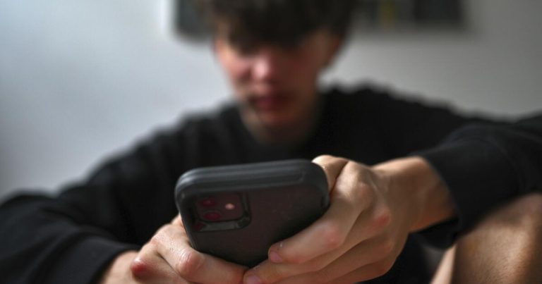 El ejemplo de Australia: cómo prohibir las redes a menores de 16 años