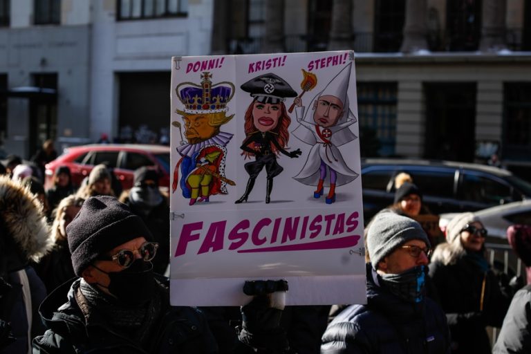 Texas busca represalias para los colegios públicos que permitan protestas estudiantiles