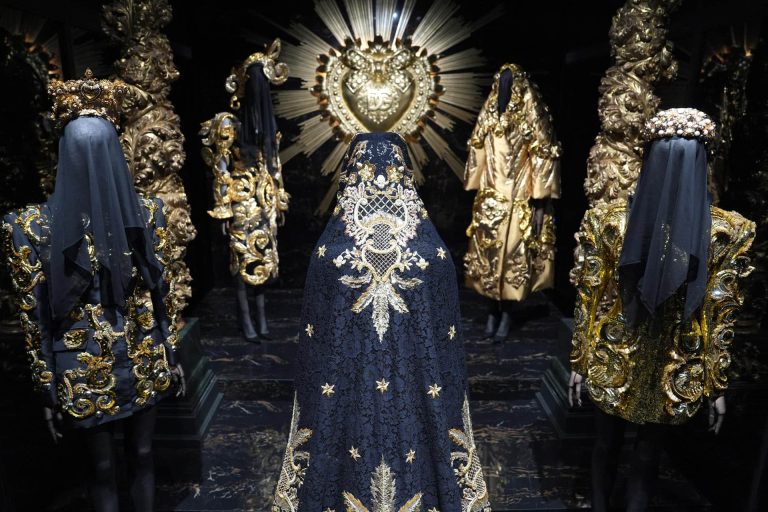 Dolce & Gabbana revela los secretos de la ‘Alta Moda’ en una nueva exhibición en Miami