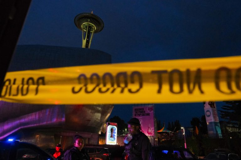 Prosigue la búsqueda del autor del tiroteo en Seattle que causó 3 muertos y 4 heridos