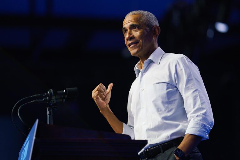 Obama cumple 65 años reforzando su legado desde una discreta retaguardia política