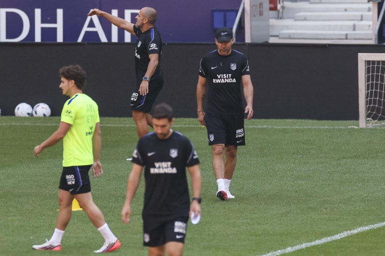 El Atlético, sin Julián Alvarez, con ruido y frente al retorno del Málaga
