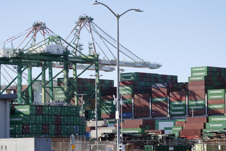 El déficit comercial de Estados Unidos cayó un 5,6 % en junio