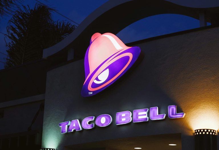 Las ventas de Taco Bell caen 2 % tras el brote de ciclosporiasis en EEUU