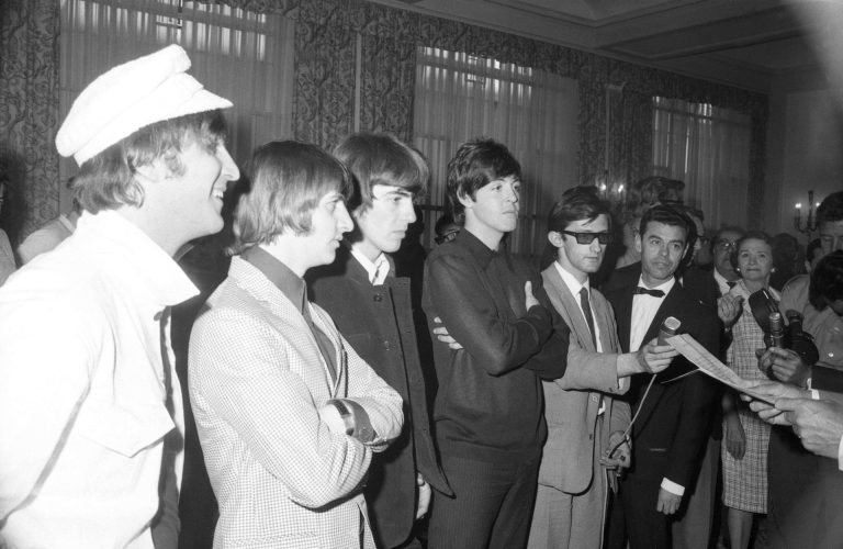 Universal firma un acuerdo para lanzar artículos de ‘The Beatles’ antes de sus películas