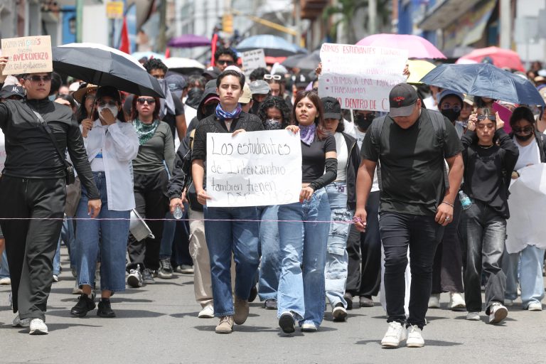 Estudiantes mexicanos claman por seguridad tras asesinato de española Claudia Tacoronte