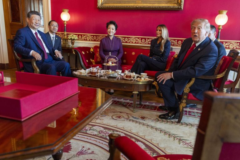 Trump dice que “pasarán cosas extraordinarias” tras su “muy productiva” reunión con Xi