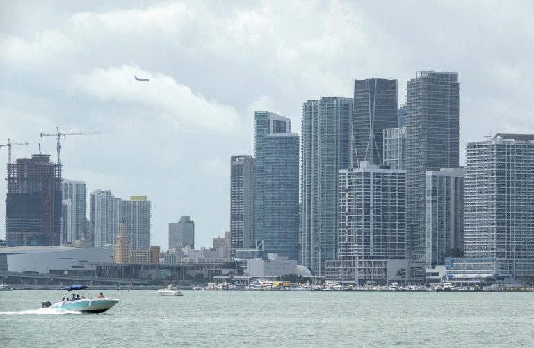 ONG alerta que recorte de impuestos a viviendas en Florida amenazará fondos para desastres