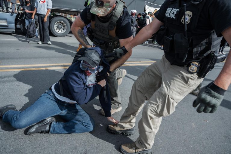 Los arrestos migratorios se disparan en Colorado y ICE abrirá centro con 1.200 camas más