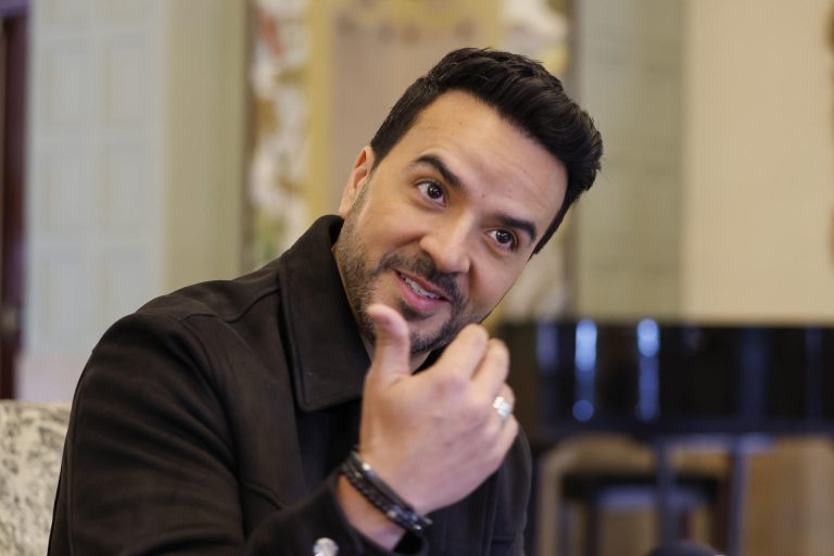 Luis Fonsi anuncia que en 2027 hará una nueva gira mundial empezando en Puerto Rico